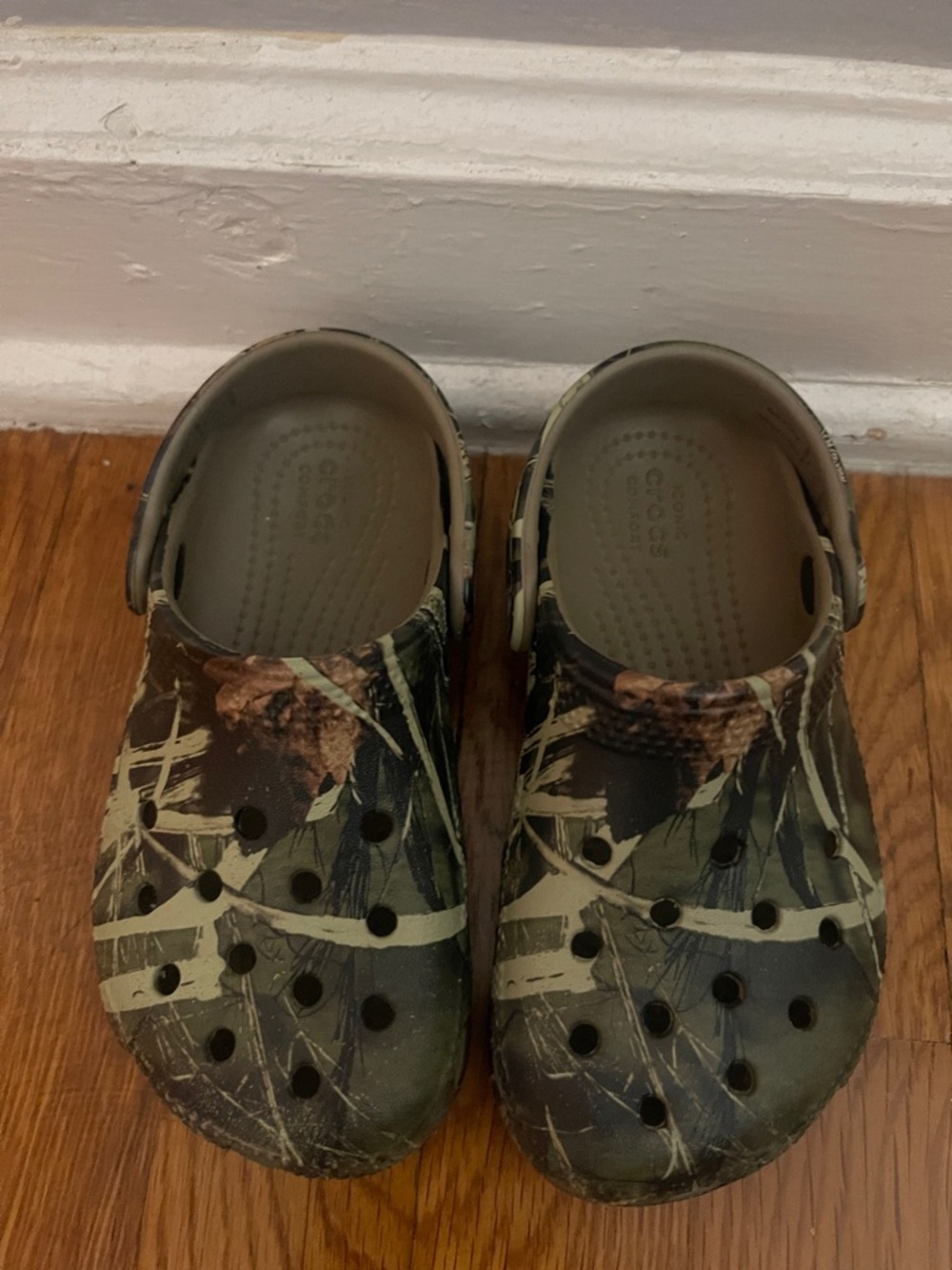 Little Kids CROCS Camouflage Classic Clog in Green and Brown Size 10c